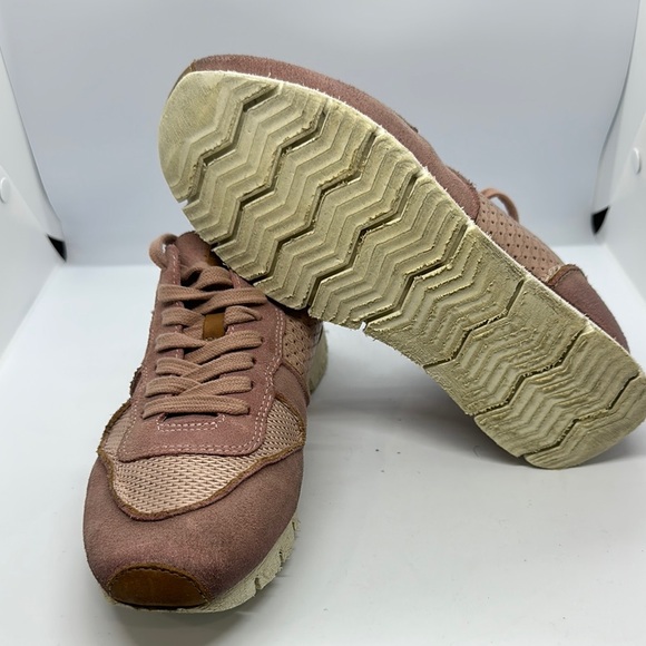 OTBT Snowbird Leather Sneaker
Stylish Pink for Women size 8 - Picture 12 of 12